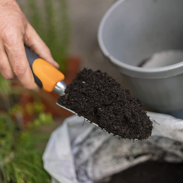 Fiskars Ergo Gardening Hand Trowel - Ergonomic Handle Design with Hang Hole - Heavy Duty Garden Tool for Digging, Garden Edging, and Weed Removal